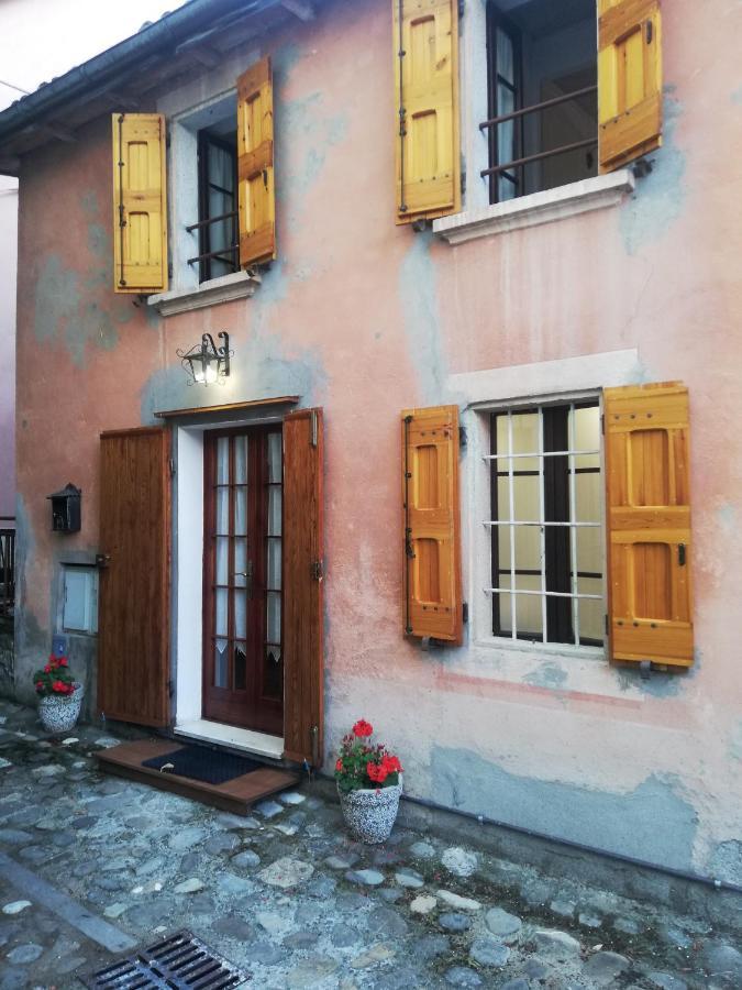 Apartamento La Chicca Piccola Casina In Affitto Nel Borgo Antico Di Gaggio Montano Bo Exterior foto